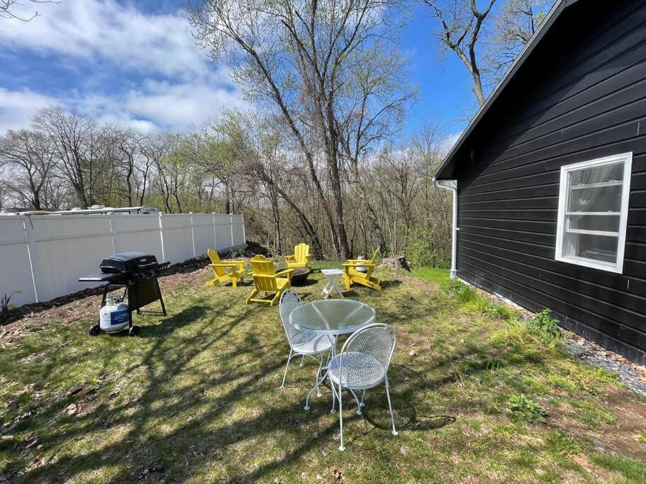 Campfire Cottage Fireplace, Fire Pit & No Chores! Kingston Exterior foto